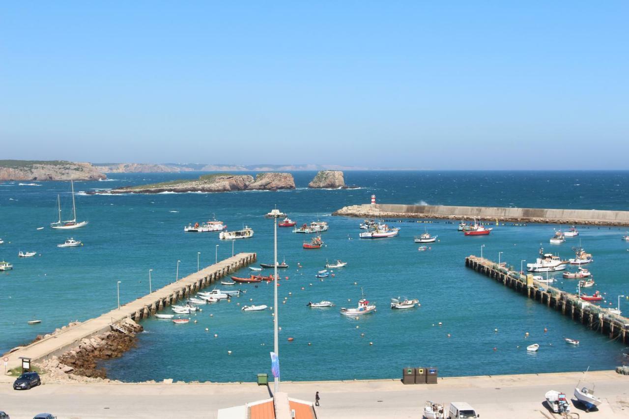 Sagres Sunny Room With Private Bathroom 300M From The Beach Bagian luar foto